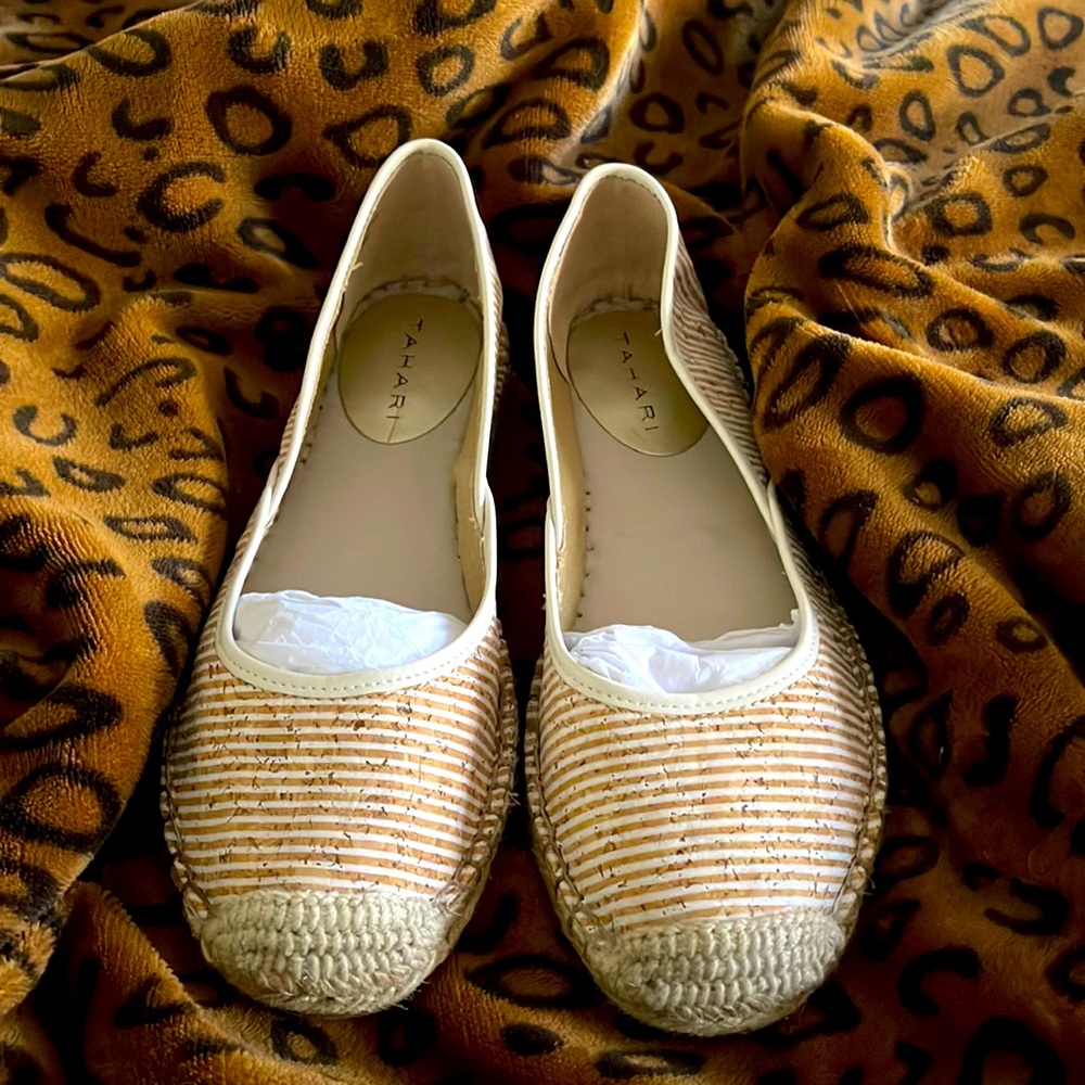 Tahari flats in a size 7 1/2 cream, tan, and hints of browns.